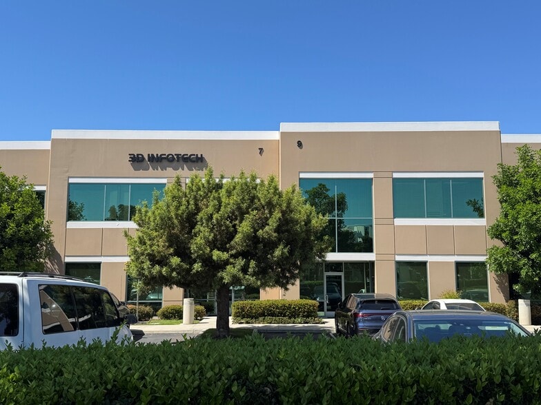 Primary Photo Of 5-11 Hubble Dr, Irvine Light Manufacturing For Sale