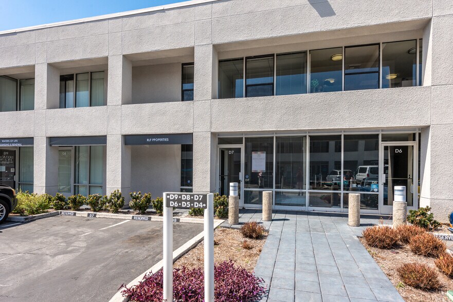 More Photos Of 711 W 17th St, Costa Mesa Light Manufacturing For Lease