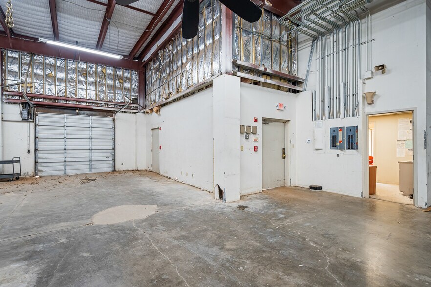 More Photos Of 7705 Quaker Ave, Lubbock Freestanding For Sale