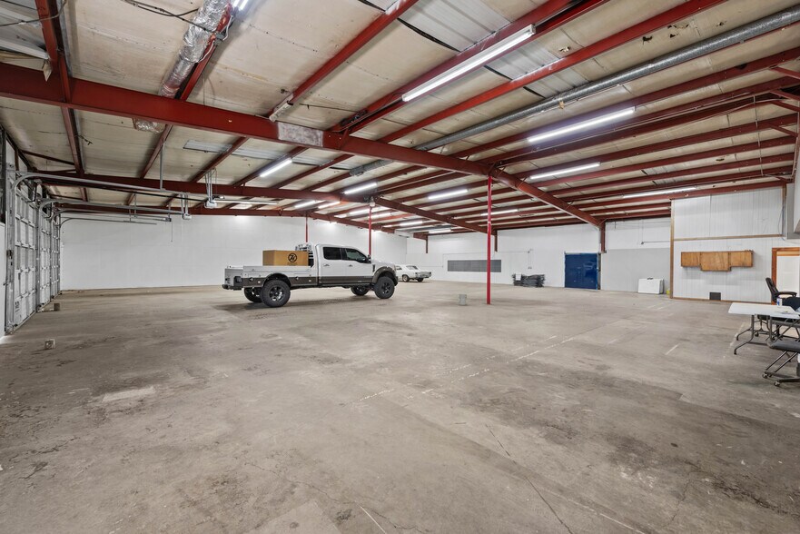 More Photos Of 225 W Lockhart Ave, Coos Bay Warehouse For Sale