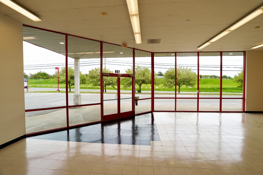 More Photos Of 108 Community Dr, Newport Freestanding For Lease