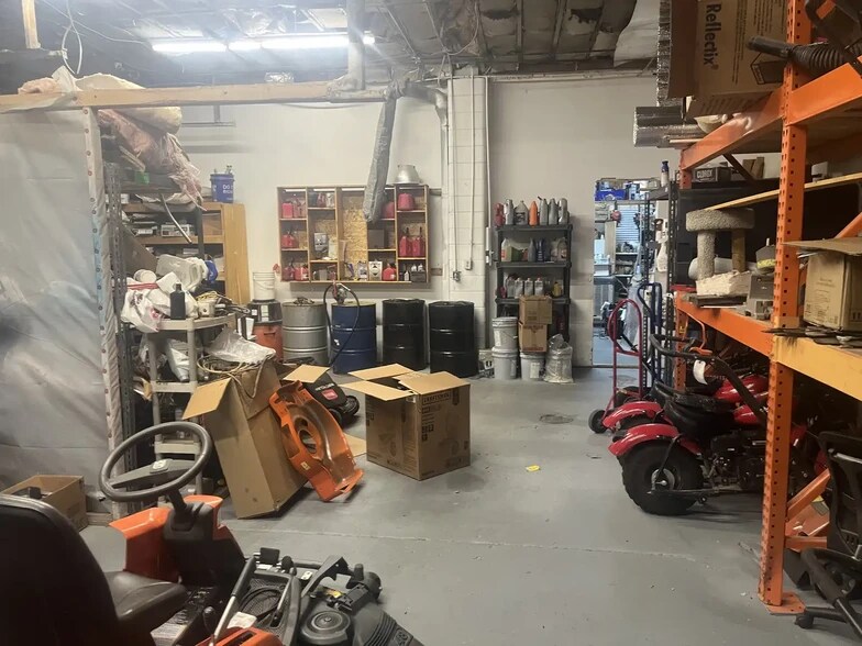 More Photos Of 333 Wyoming Blvd NE, Albuquerque Auto Repair For Sale