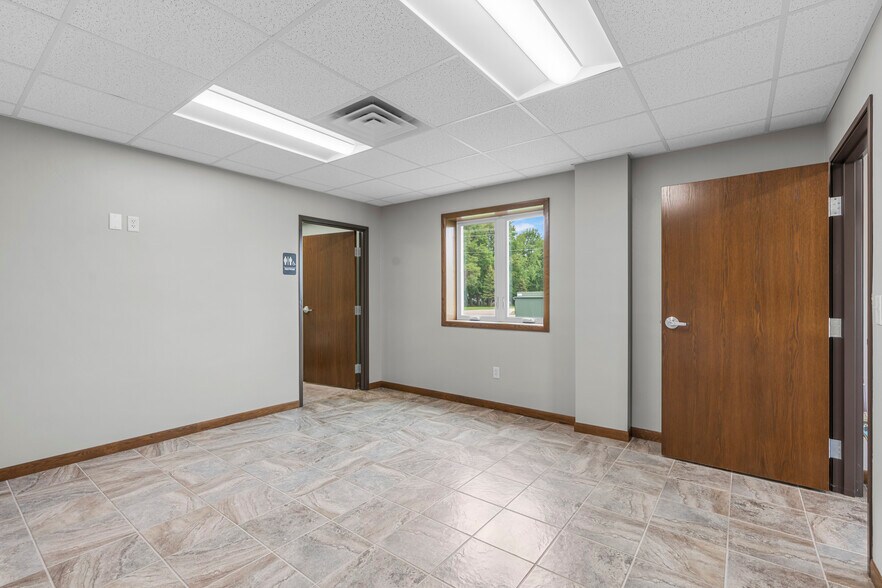 More Photos Of 3160 Fernau ct, Oshkosh Warehouse For Sale