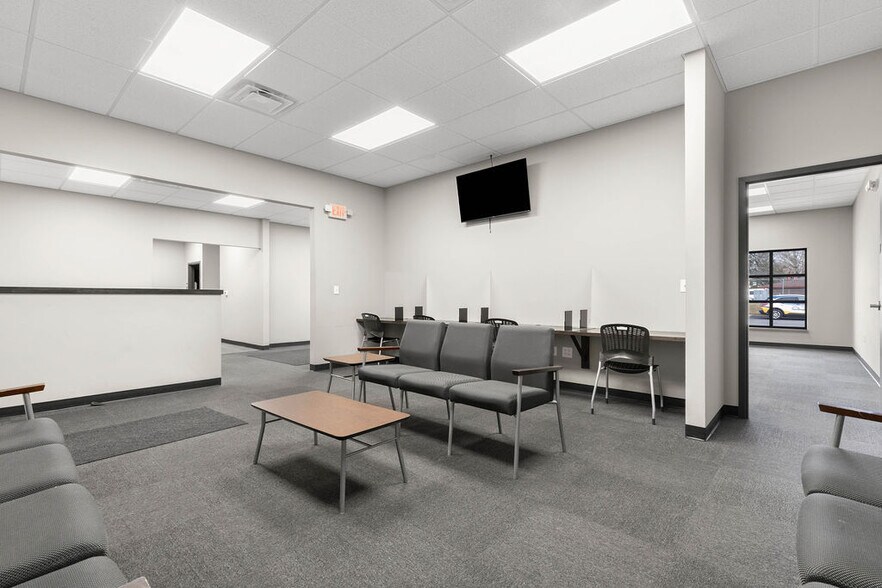 More Photos Of 3051 Delta Marine Dr, Reynoldsburg Light Manufacturing For Sale