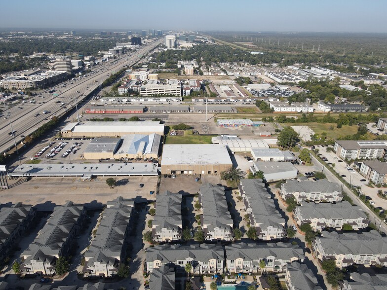 More Photos Of 10910 Katy Fwy, Houston Distribution For Lease