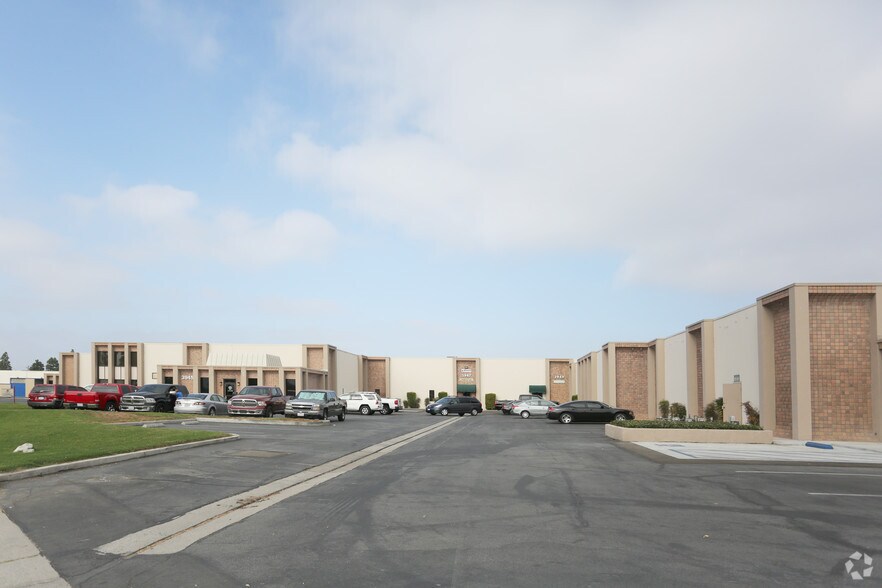 More Photos Of 3911-3921 E La Palma Ave, Anaheim Unknown For Lease