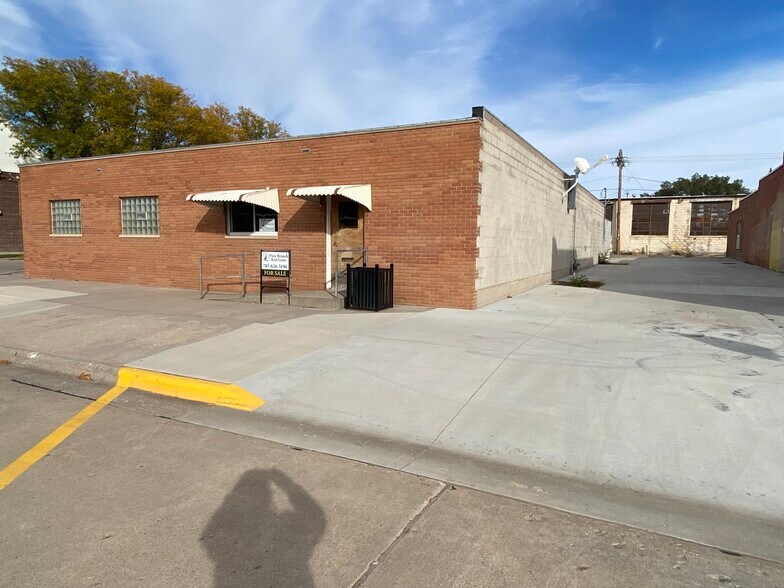 More Photos Of 402 Vine St, Atwood Freestanding For Sale