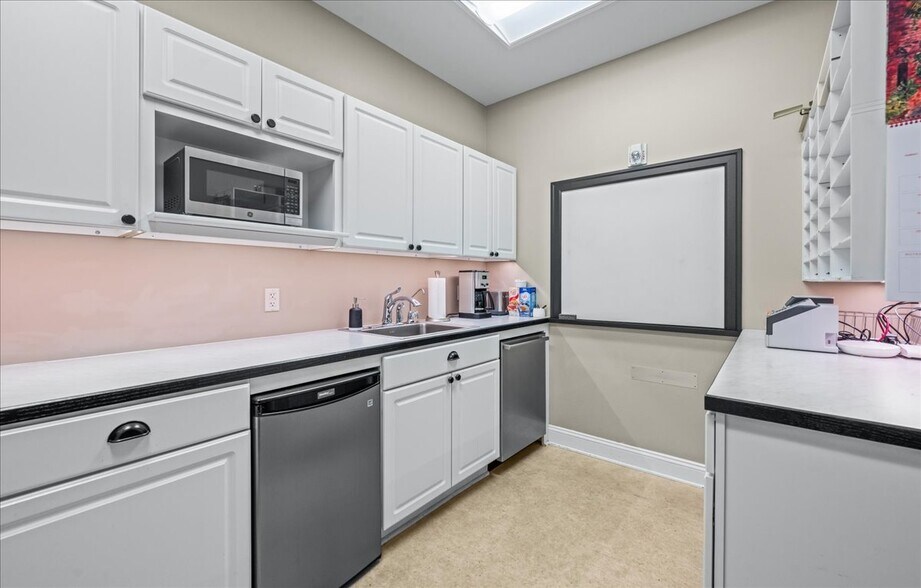 More Photos Of 1262 S 13th St, Omaha Storefront For Lease