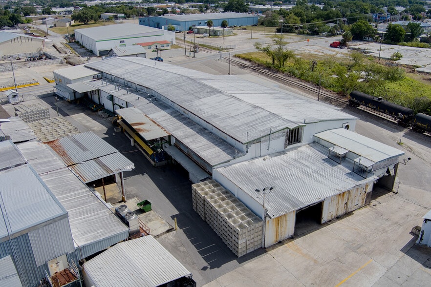 More Photos Of 650 Avenue R SW, Winter Haven Distribution For Sale