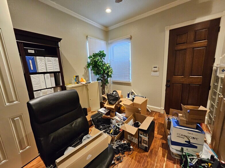 More Photos Of 1804 Snake River Rd, Katy Medical For Lease