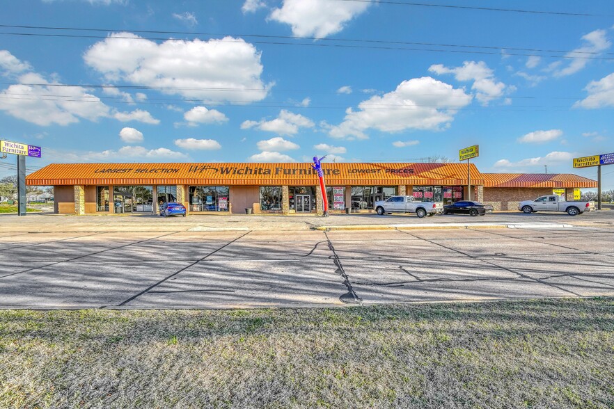 Primary Photo Of 1127 NW Cache Rd, Lawton Storefront Retail Office For Sale