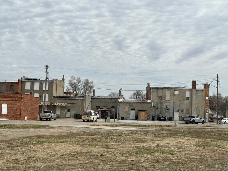 More Photos Of 413 Main St, Scribner Storefront For Sale