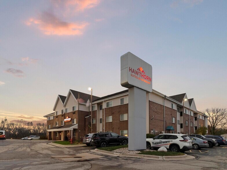 More Photos Of 1001 W College, Oak Creek Hotel For Sale