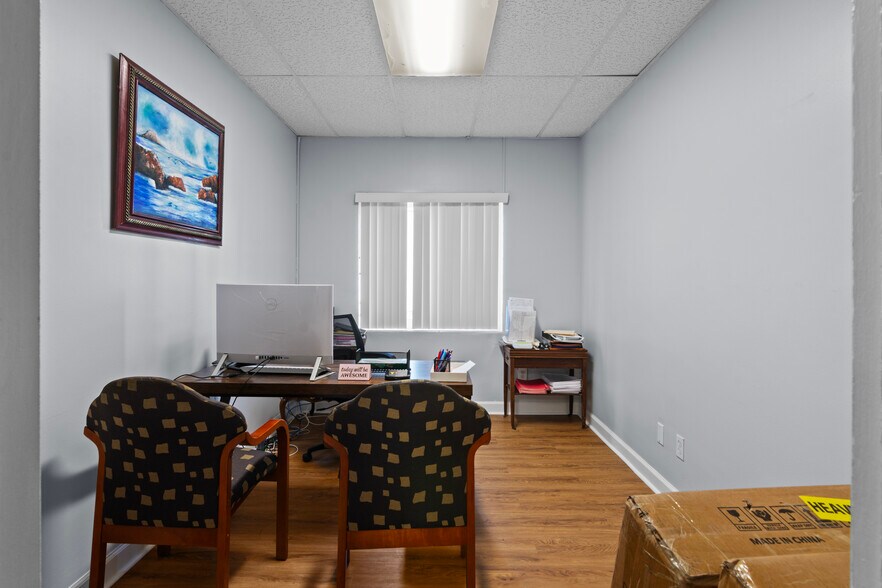 More Photos Of 5801-5841 Dahlia Dr, Orlando Office For Sale