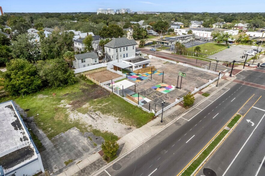 More Photos Of 1352 N Main St, Jacksonville Auto Dealership For Lease