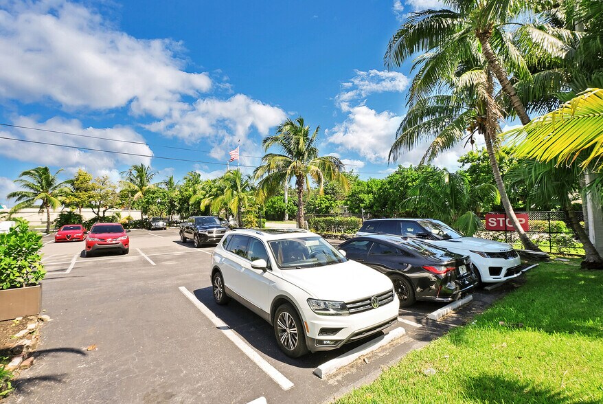 More Photos Of 4351 NE 12th Ter, Oakland Park Restaurant For Sale