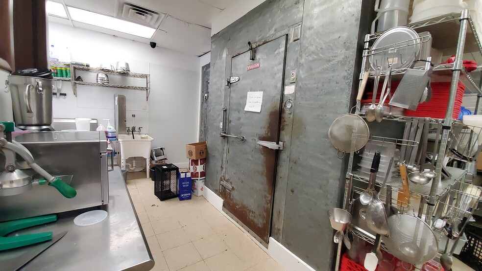 More Photos Of 18100 Georgia Ave, Olney Restaurant For Lease