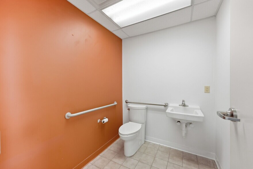 More Photos Of 197 E Morse St, Markle Office For Sale