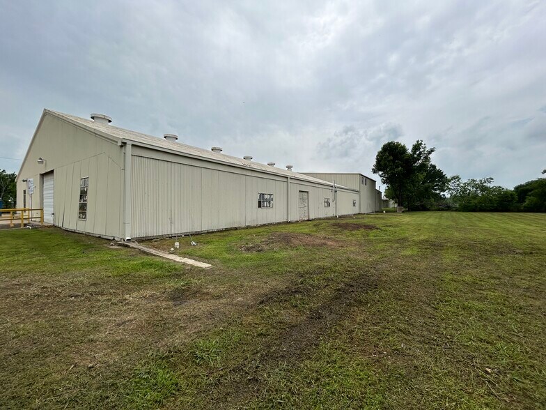More Photos Of 616 S 9th St, Corsicana Warehouse For Sale