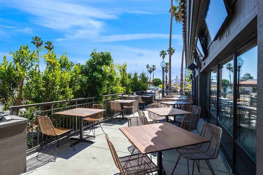 More Photos Of 72620 El Paseo, Palm Desert Restaurant For Sale