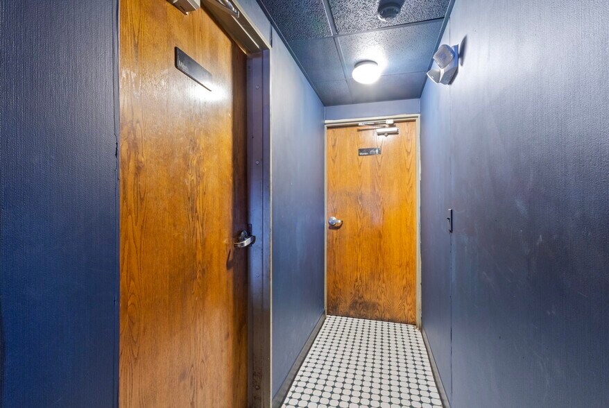 More Photos Of 376 Bullocks Point Ave, Riverside Restaurant For Sale