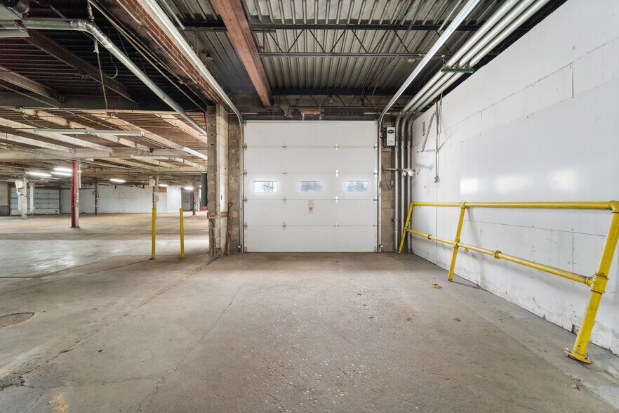 More Photos Of 209 W Main St, Linn Warehouse For Sale