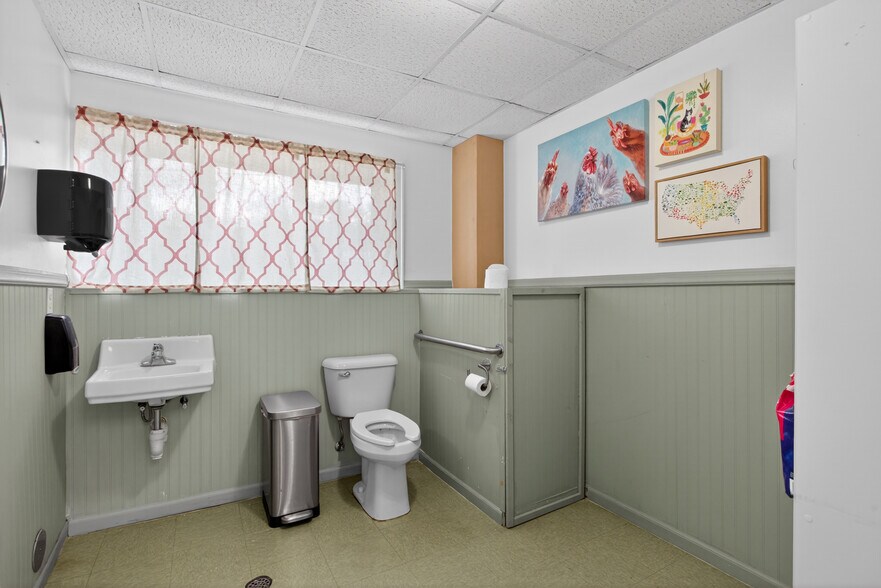 More Photos Of 124 S Brooklyn Rd, Napoleon Freestanding For Sale