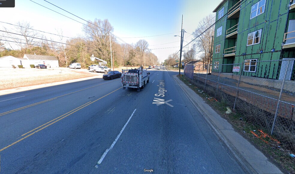 More Photos Of 723 W Sugar Creek Rd, Charlotte Office For Sale