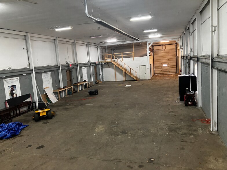 More Photos Of 373 Pleasant Ave, Hamburg Manufacturing For Lease