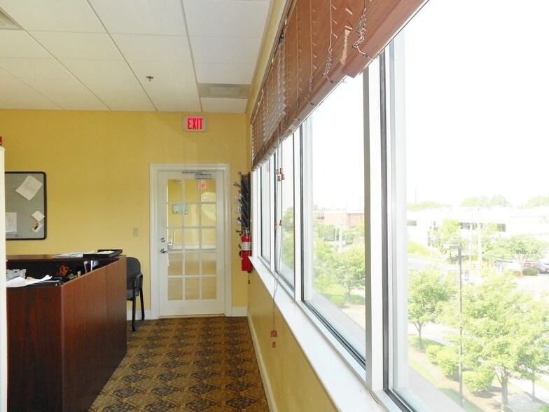 More Photos Of 300 Penhorn Ave, Secaucus Office For Lease
