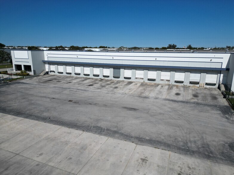More Photos Of 9901 NW 106th St, Medley Warehouse For Lease