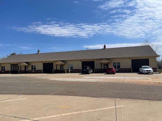 More Photos Of 7042 Highwater Cir, Edmond Light Distribution For Lease