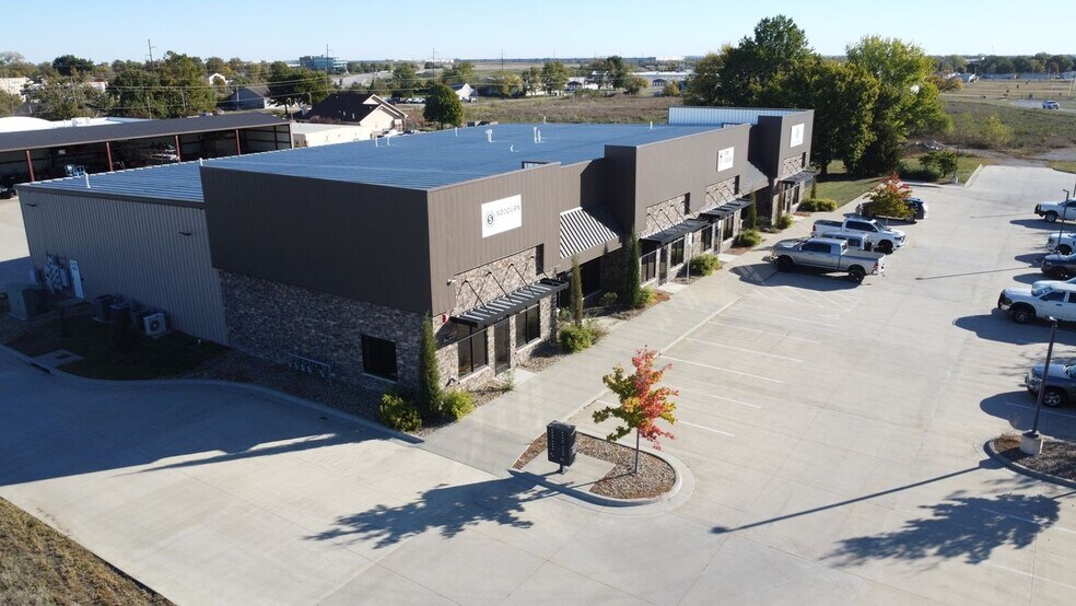 More Photos Of 912-922 E Warren St, Gardner Industrial For Lease