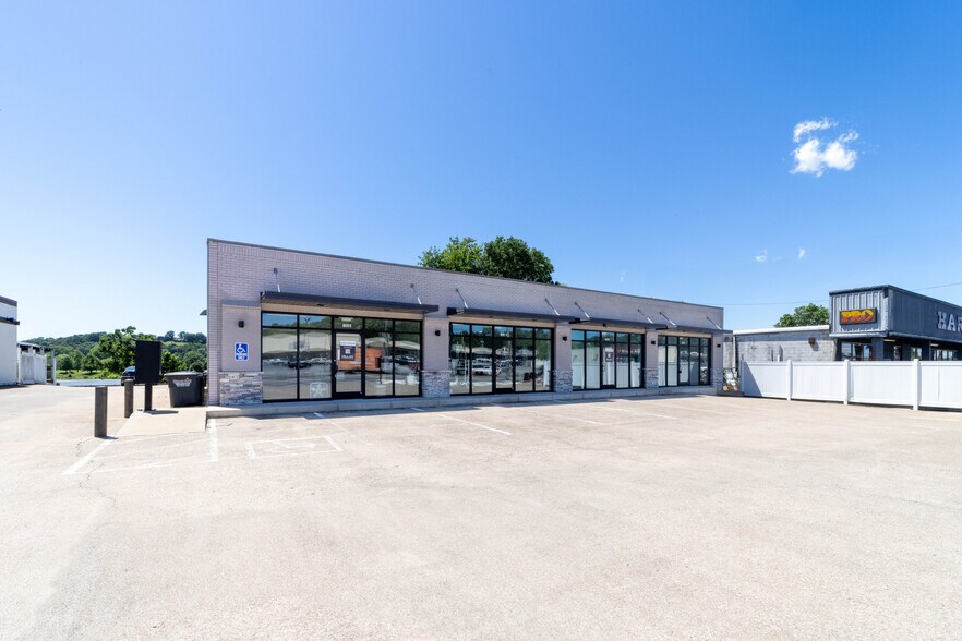 Primary Photo Of 1064 S Riverside Dr, Clarksville General Retail For Lease