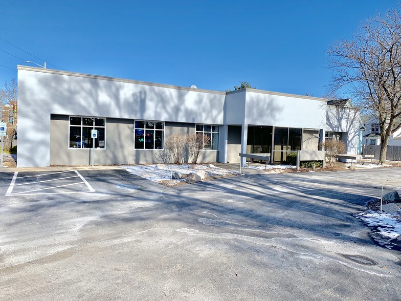 More Photos Of 653 Michigan Ave, Holland Freestanding For Lease