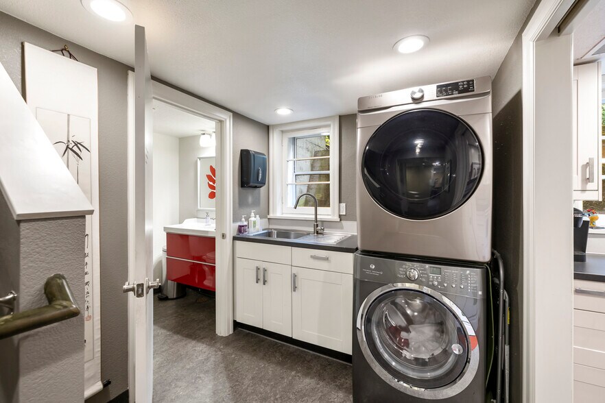 More Photos Of 7303 SW Beaverton Hillsdale Hwy, Portland Medical For Sale