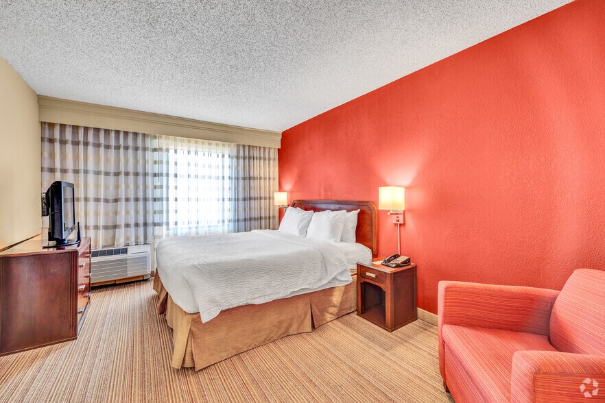 More Photos Of 9190 Gulf Fwy, Houston Hospitality For Sale