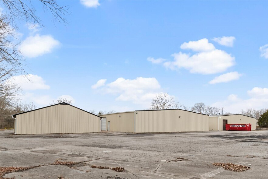 More Photos Of 1811-1813 Old Estill Springs Rd, Tullahoma Warehouse For Lease