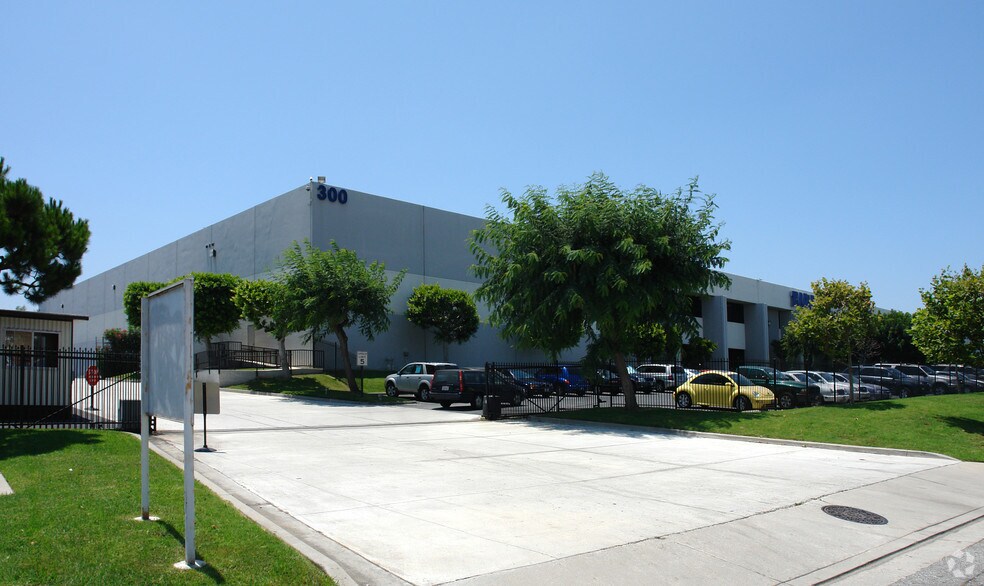 300350 W Artesia Blvd, Compton, CA 90220 Industrial For Lease