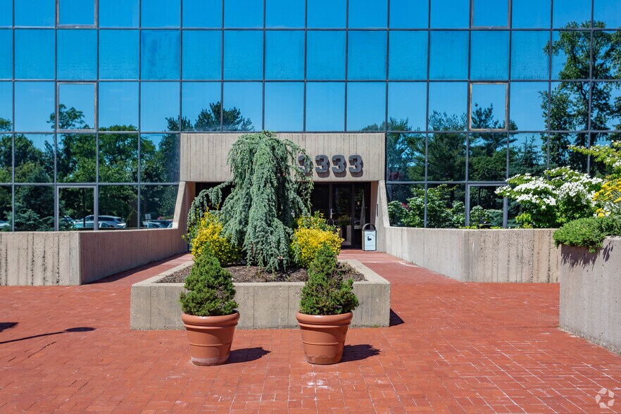 3333 New Hyde Park Rd, New Hyde Park, NY 11042 For Lease