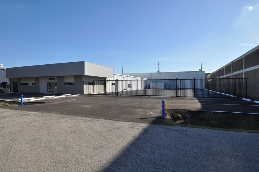 More Photos Of 5829 Beverly Hill St, Houston Warehouse For Lease