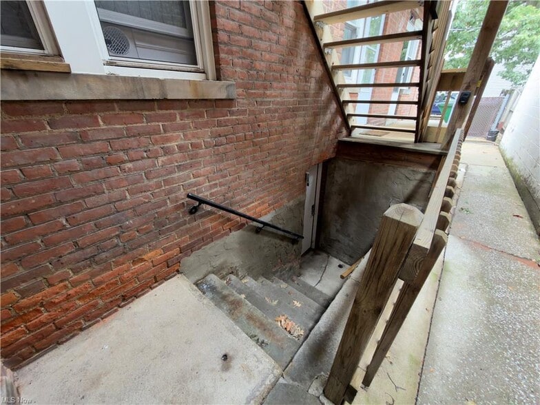 More Photos Of 17020 Madison Ave, Lakewood Flex For Sale
