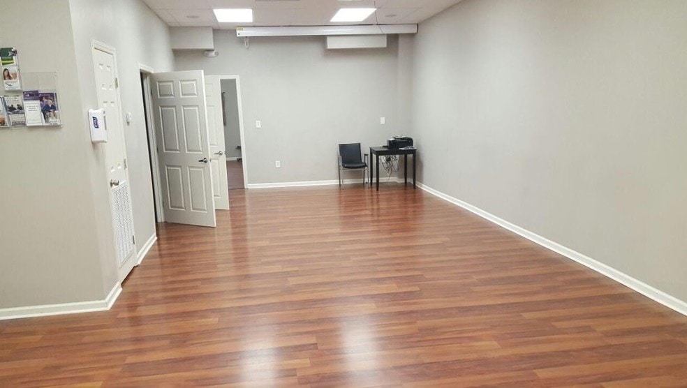 More Photos Of 516 E Main St, Spartanburg Storefront For Sale