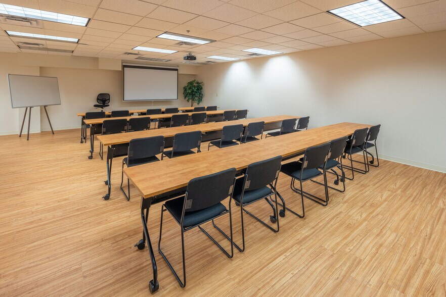 More Photos Of 7100 E Pleasant Valley Rd, Independence Office For Lease