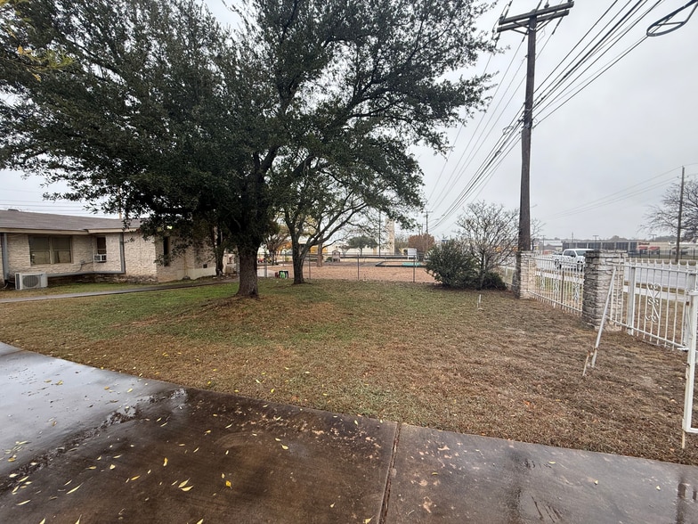 More Photos Of 1204 W Pecan St, Pflugerville Specialty For Lease