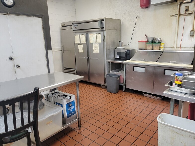 More Photos Of 4921-4945 W Craig Rd, Las Vegas General Retail For Lease