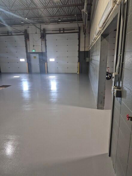 More Photos Of 8101 102 Ave, Peace River Warehouse For Lease