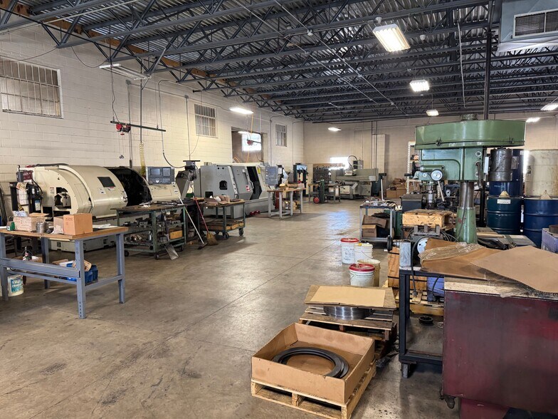 More Photos Of 213 Amendodge Dr, Shorewood Manufacturing For Sale