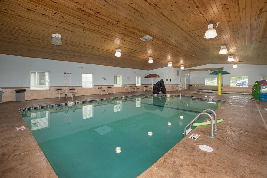 More Photos Of 435 16th Ave NW, Rochester Hotel For Sale