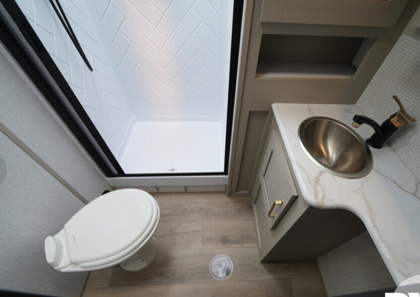 More Photos Of 303 W Garfield St, Enterprise Storefront Retail Office For Sale